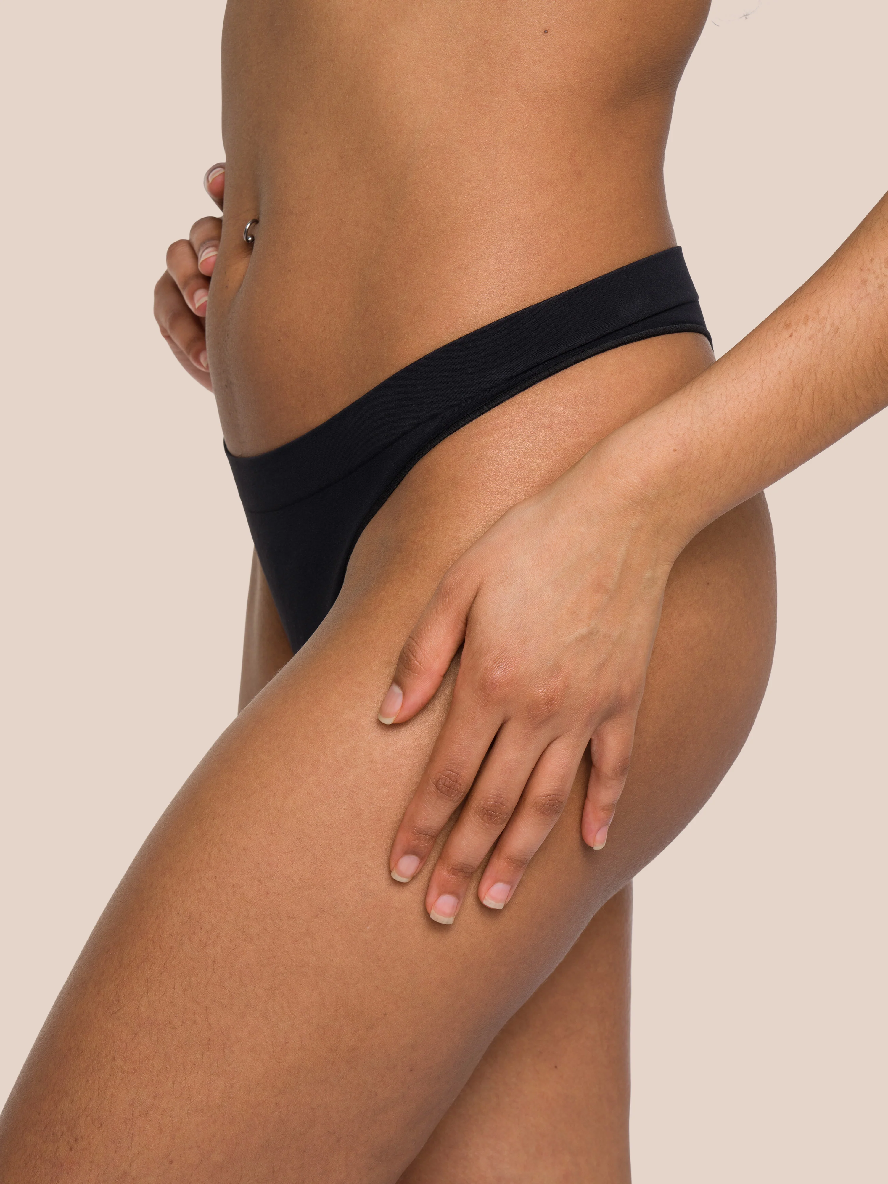 Cloudy Thong Set - Black - Image 4